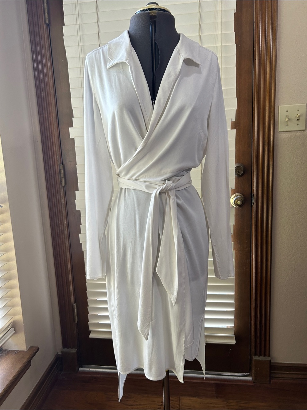 H by Halston Wrap Front Off White Long-Sleeve Robe with Waist Tie Women’s 14